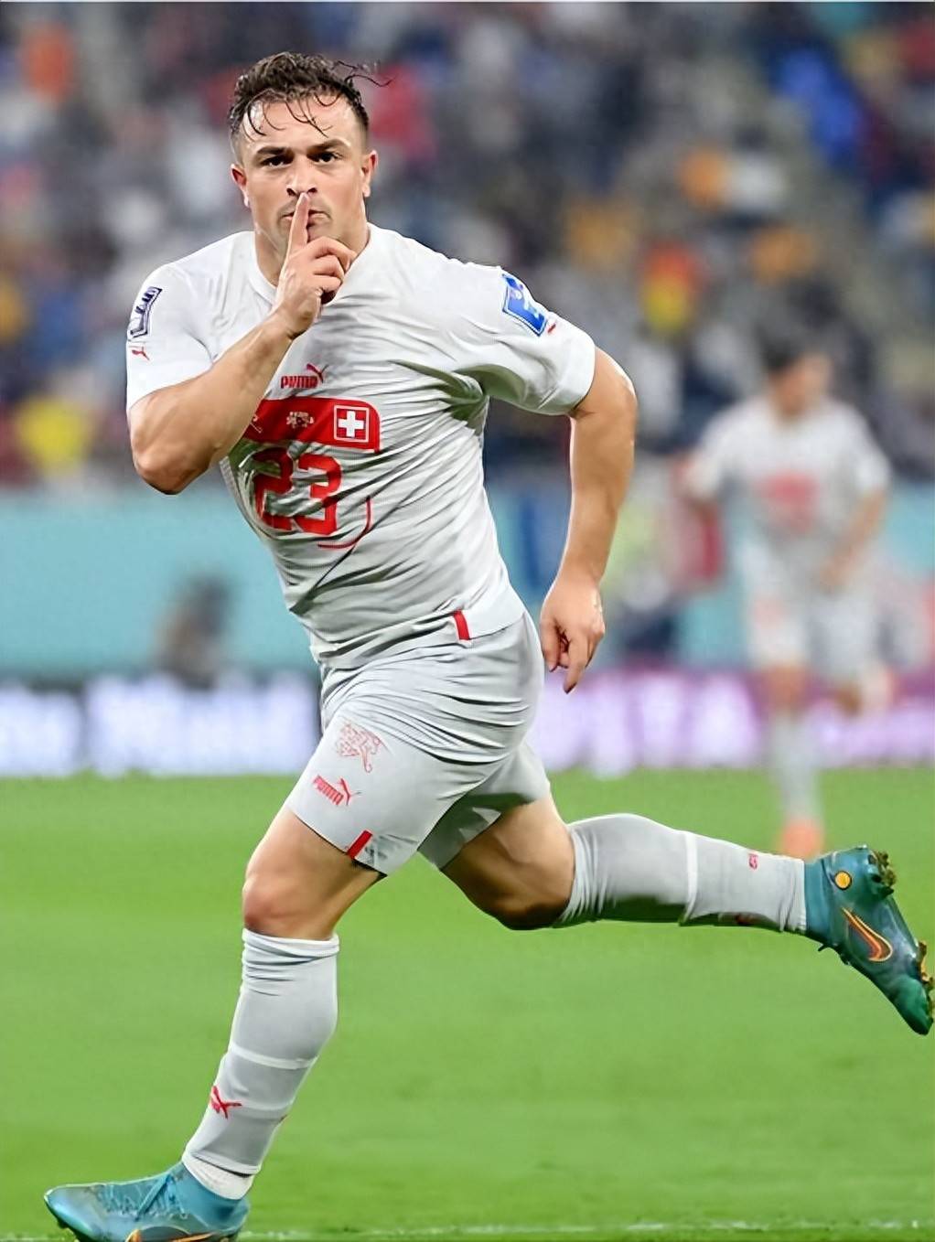 瑞士球员在比赛中展现出色，战胜荷兰联赛冠军