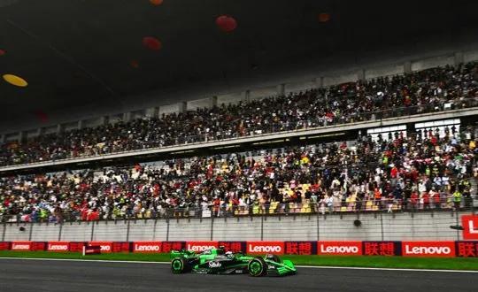 蒂姆迎来十五赛季出色发挥，加拿大队观众热烈欢呼！