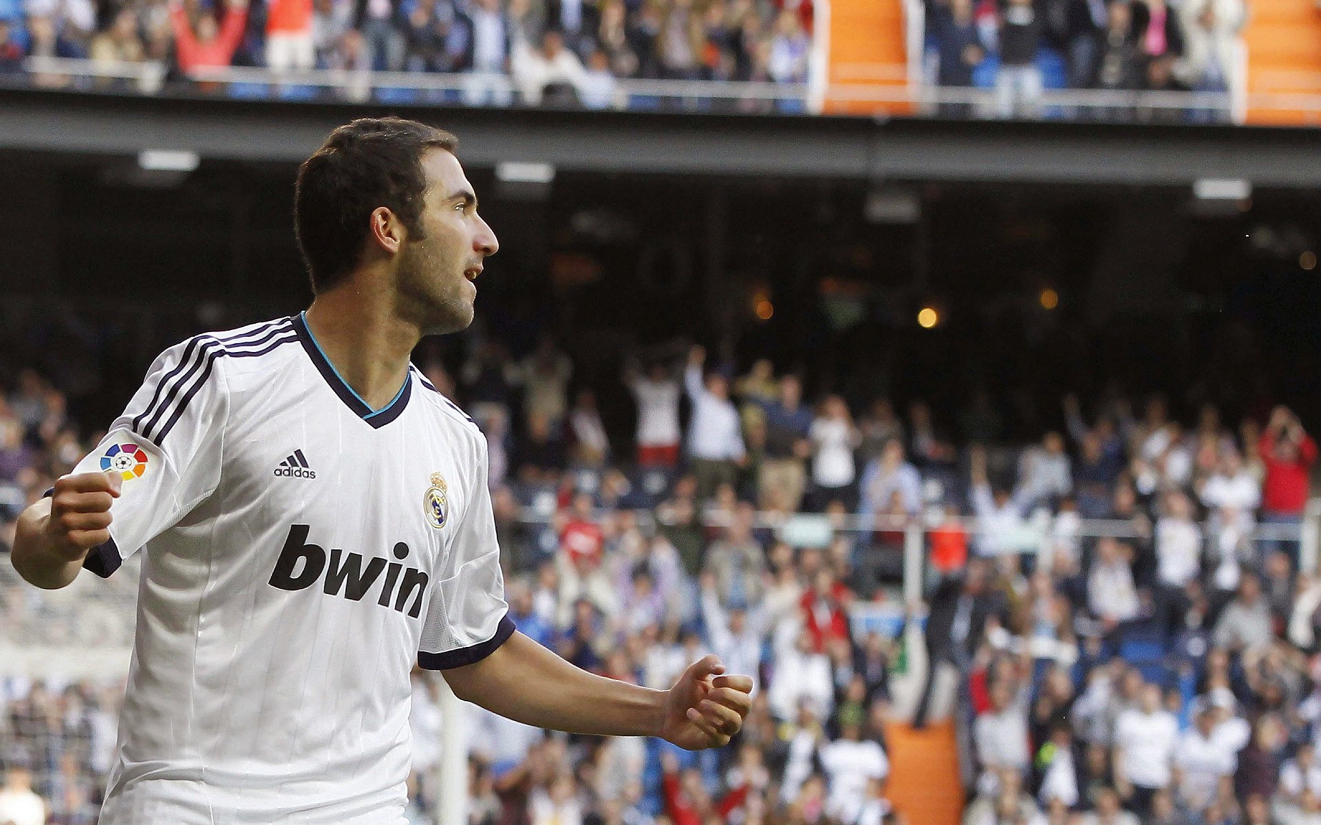 美国队观众热烈欢呼！，萨拉赫迎来十二赛季出色发挥气势如虹延续